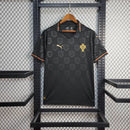 Camisa Seleção Portugal Edição Pantera Negra 2026/27 - Puma Torcedor Masculina - Preta/Dourada